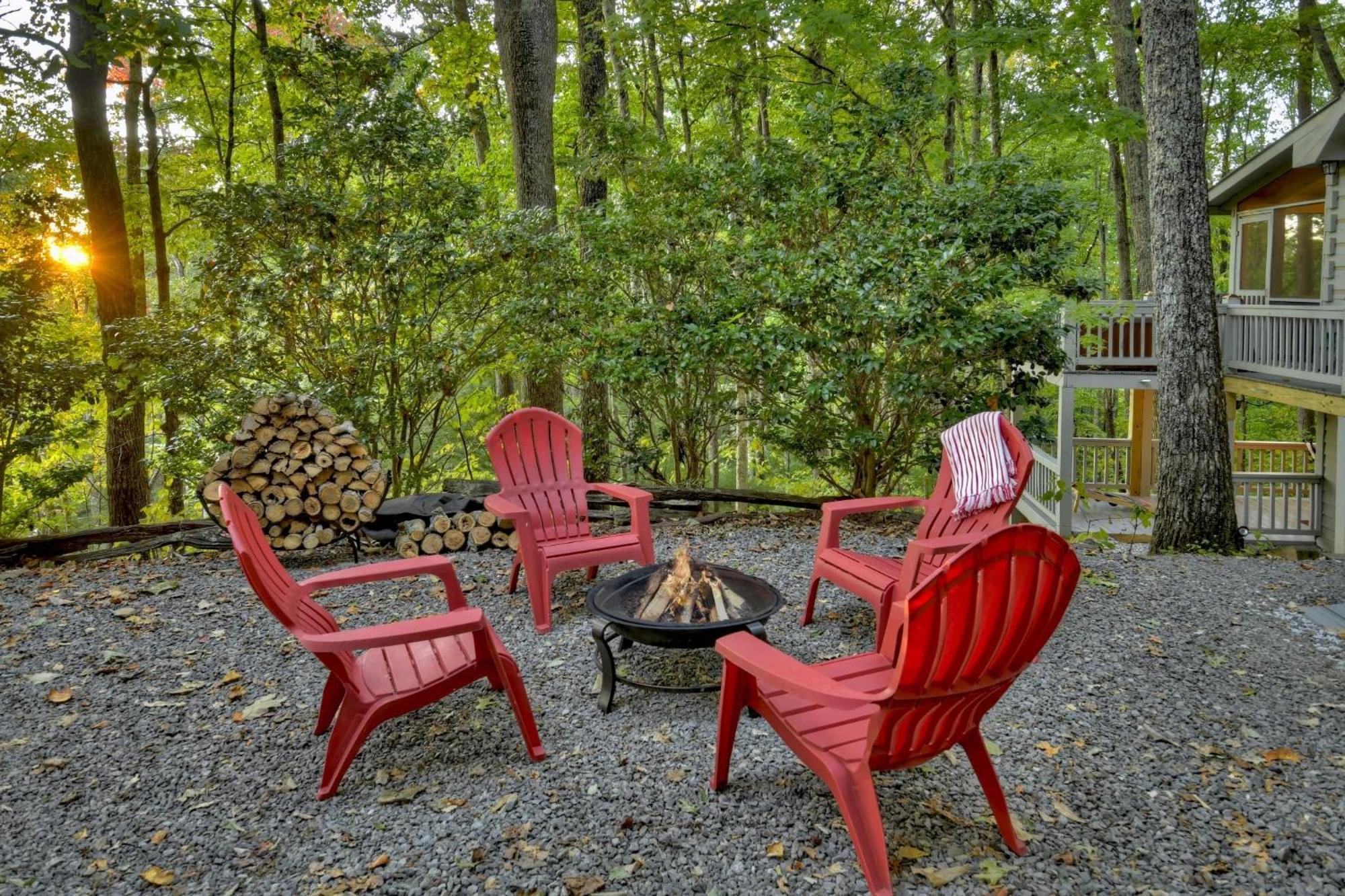 Hygge Haus Rustic Charm Cozy Beds And A Serene Location Ellijay Exteriör bild