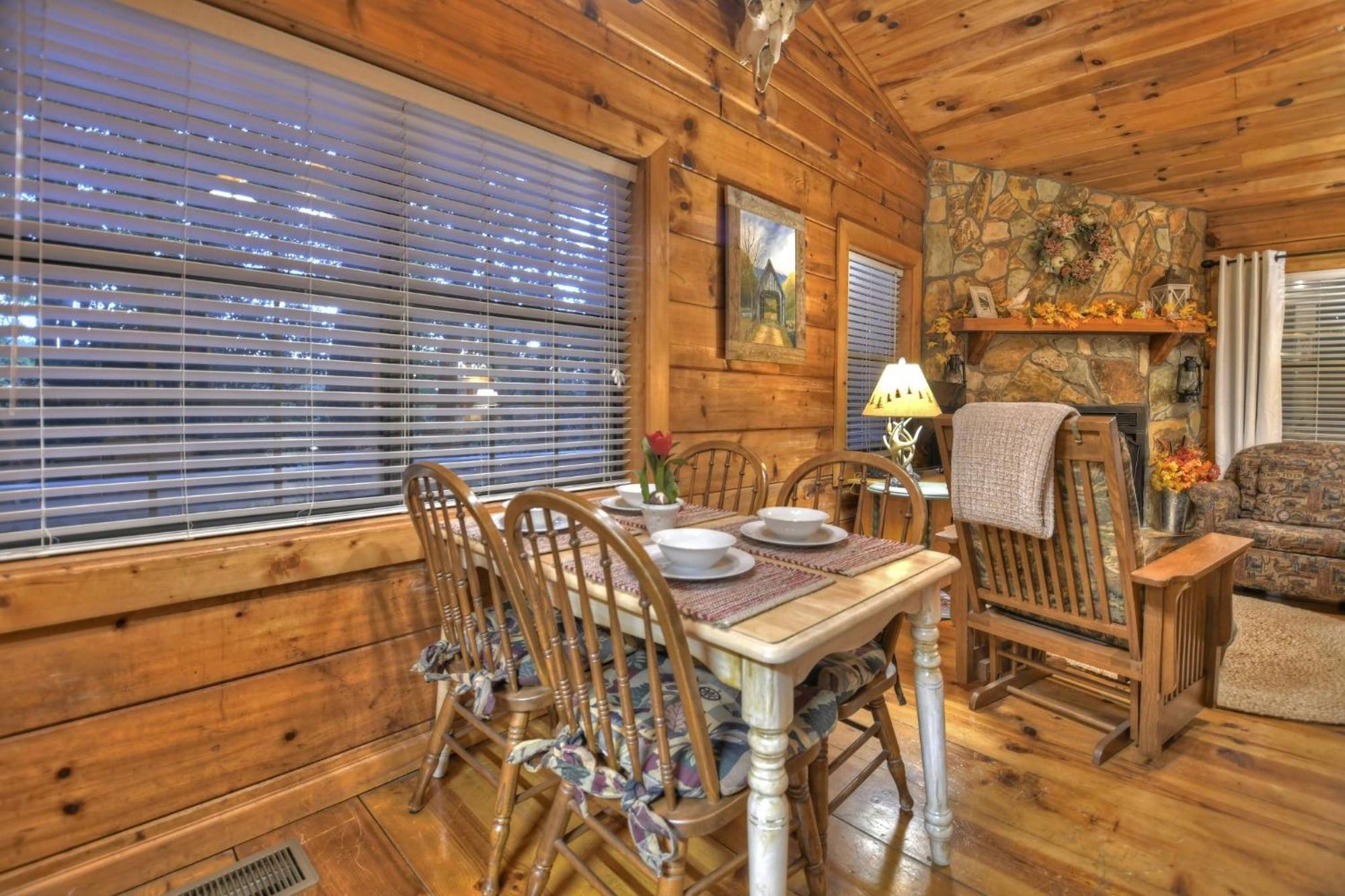 Hygge Haus Rustic Charm Cozy Beds And A Serene Location Ellijay Exteriör bild